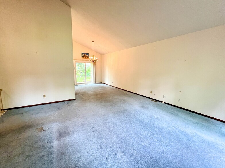 Building Photo - 25946 Tallwood Dr