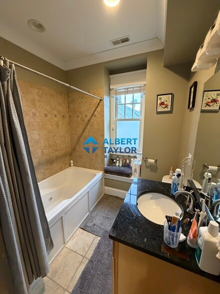 Building Photo - 15 Eldora St