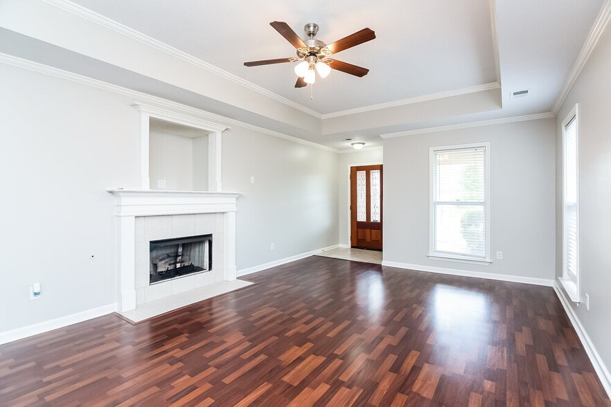 Building Photo - 1597 Far Dr