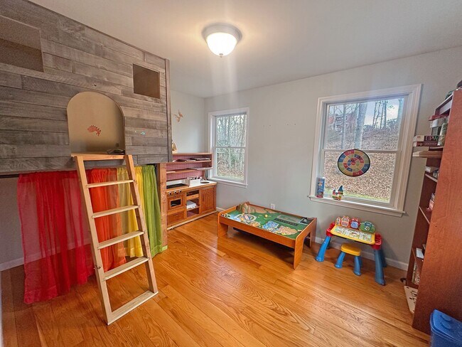 Building Photo - 12 Dogwood Ln