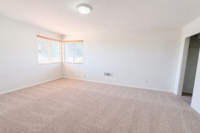 Building Photo - Unique 3 Bedroom, 3 Bathroom Home in Oceano