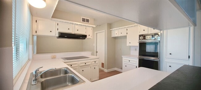 Building Photo - 10635 Tenneta Dr