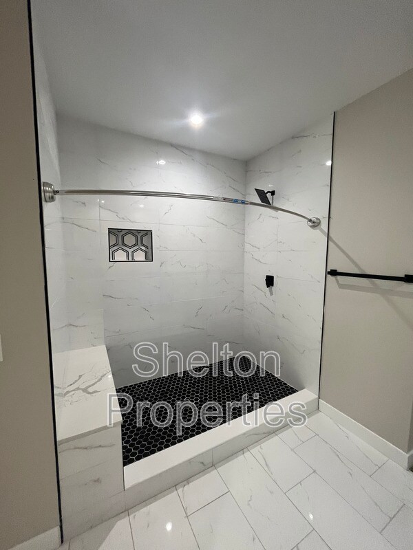 Building Photo - 120 S 91st Dr