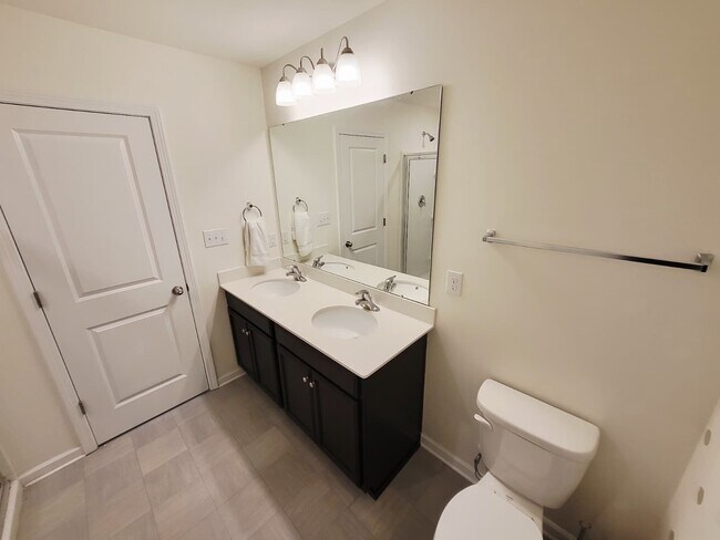 Building Photo - 597 Bloomover St