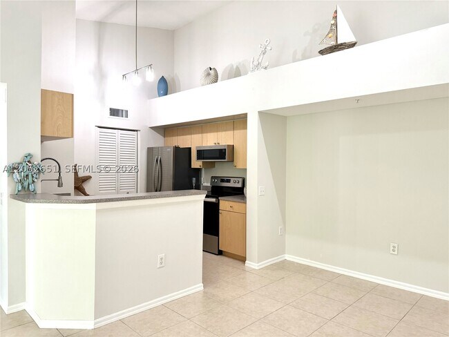 Building Photo - 1020 Villa Cir