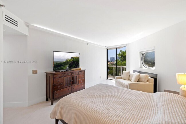 Building Photo - 3610 Yacht Club Dr