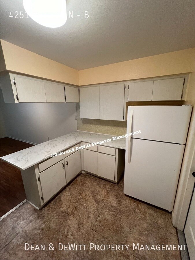 Building Photo - 2 Bed/1 Bath - Unit B