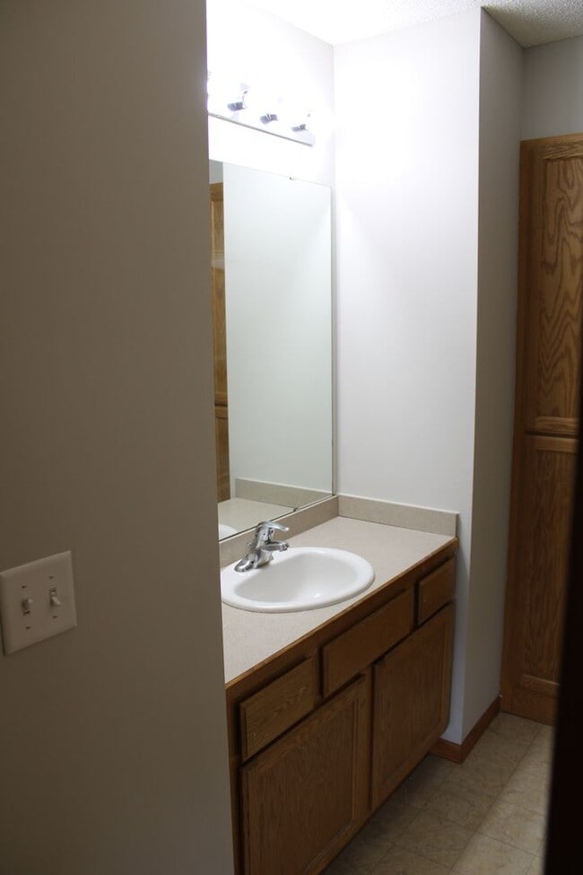 Building Photo - Adorable 2 Bed 2 Bath Duplex