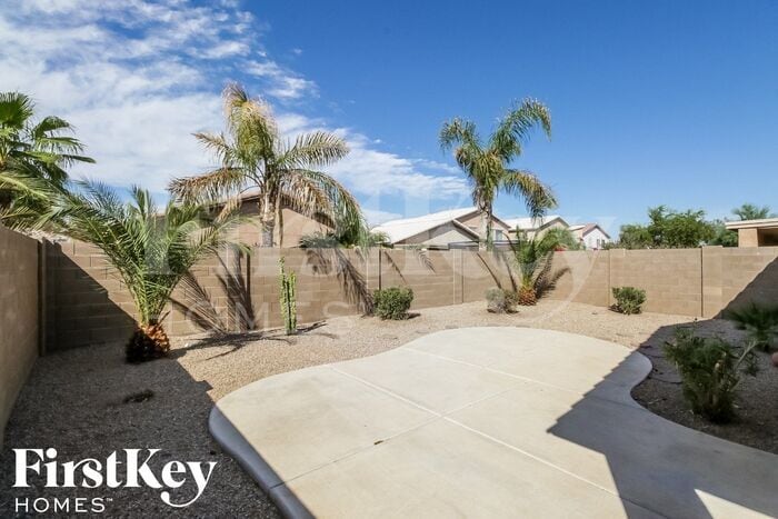 Building Photo - 1206 E Daisy Way