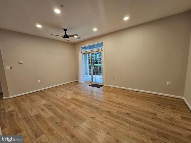 Building Photo - 6491 Cheyenne Dr