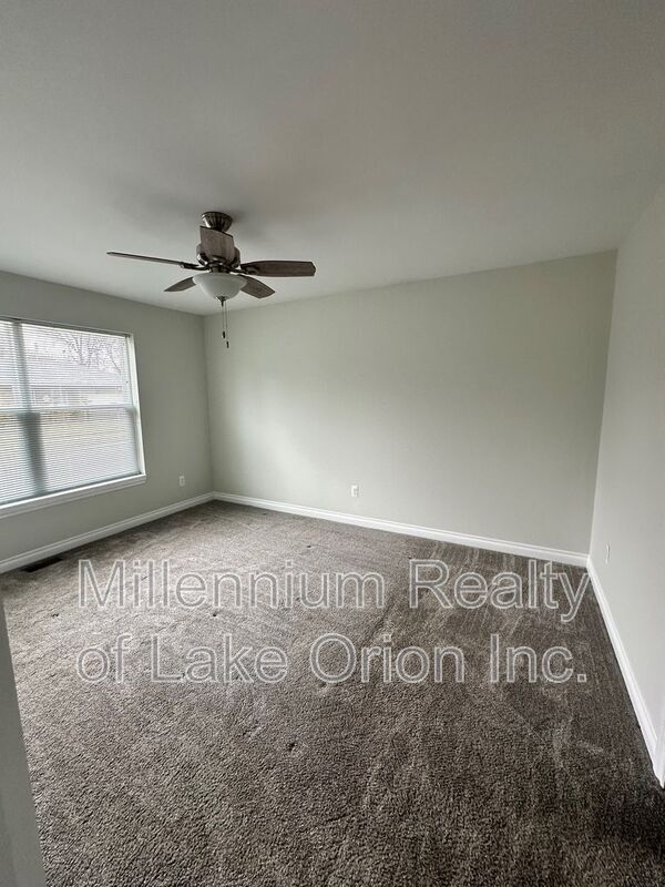 Building Photo - 2 Pleasant St