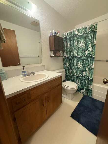 Building Photo - 1797 SE Bethel St