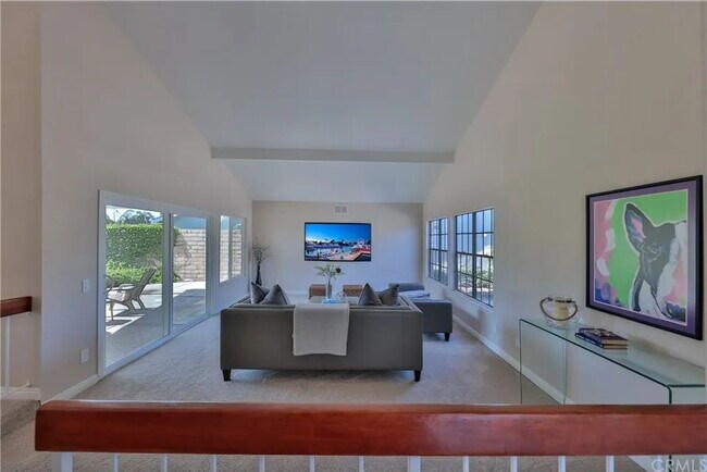 Building Photo - 1-Bedroom Retreat in Huntington Beach – Your Perfect Coastal Sanctuary!"