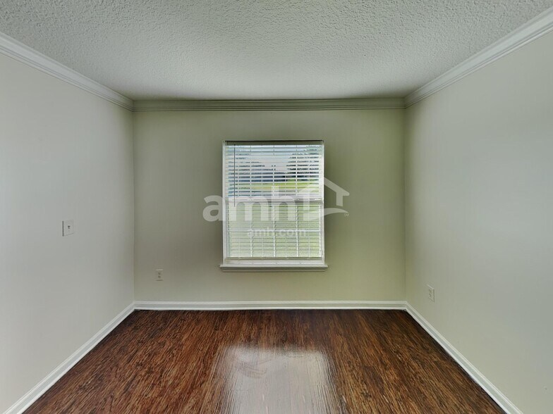 Building Photo - 11670 Deep Springs Dr N