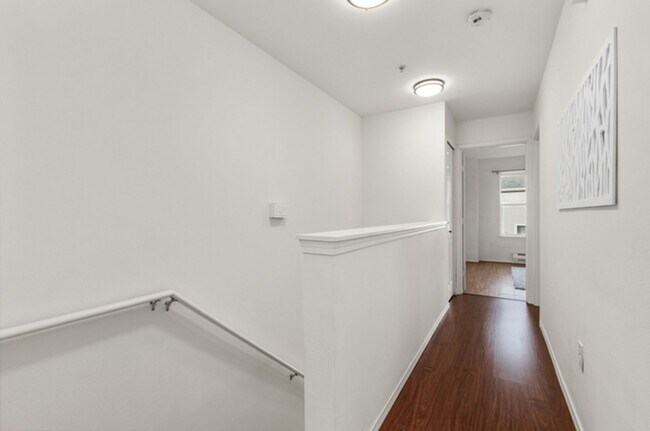 Building Photo - Spacious 2-Bed, 2-Bath Townhome Near Lynnwood & Mill Creek – Modern Comfort & Prime Location!