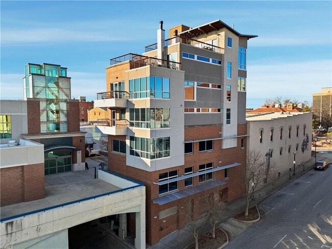 Building Photo - 5 W Mountain St