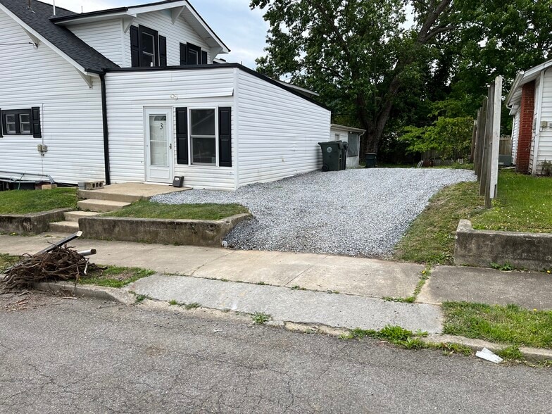 Parking area - 166 18th St