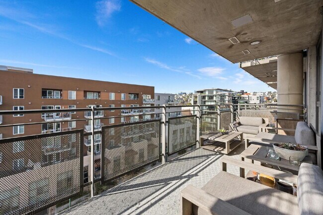 Building Photo - Chic Furnished Loft with Bay Views in the ...