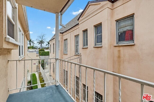 Building Photo - 1255 S Crescent Heights Blvd