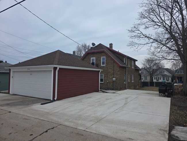 Building Photo - 3 bedroom Cudahy lower