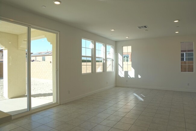 Building Photo - 35505 Sereno Ln