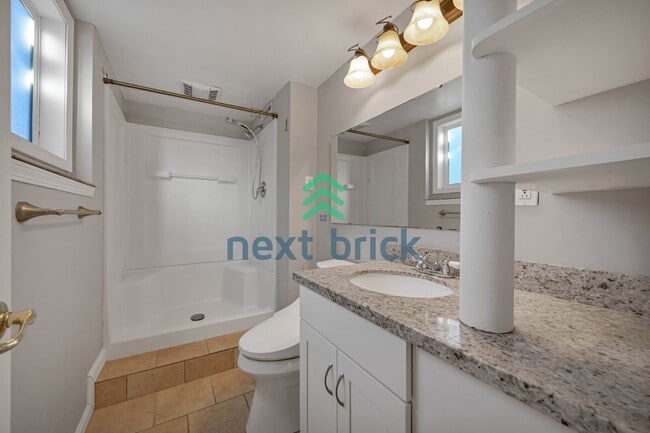 Building Photo - Prime Bellevue Home in a Highly Desirable Neighborhood