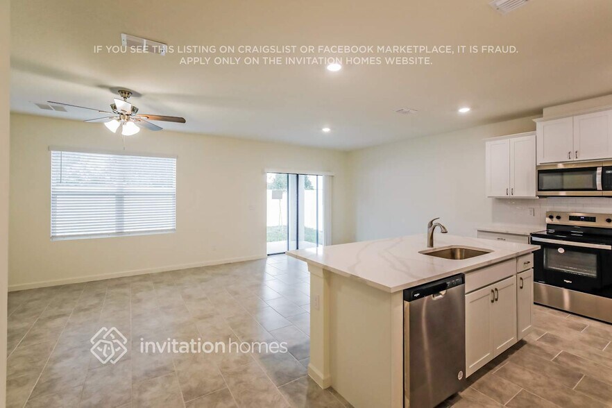 Building Photo - 565 Seaspray Dr