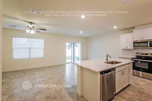 Building Photo - 565 Seaspray Dr