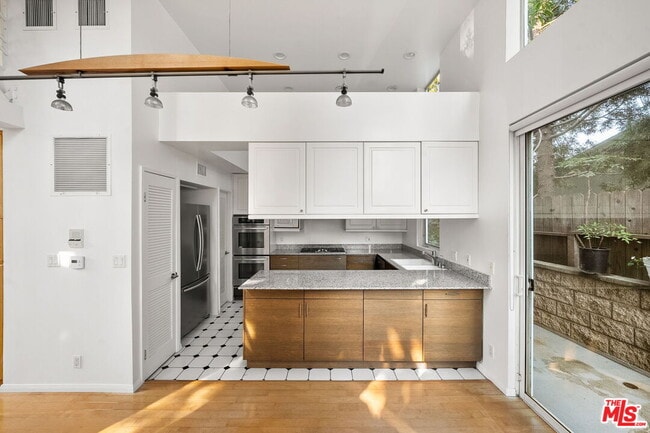 Building Photo - 1011 Pacific St