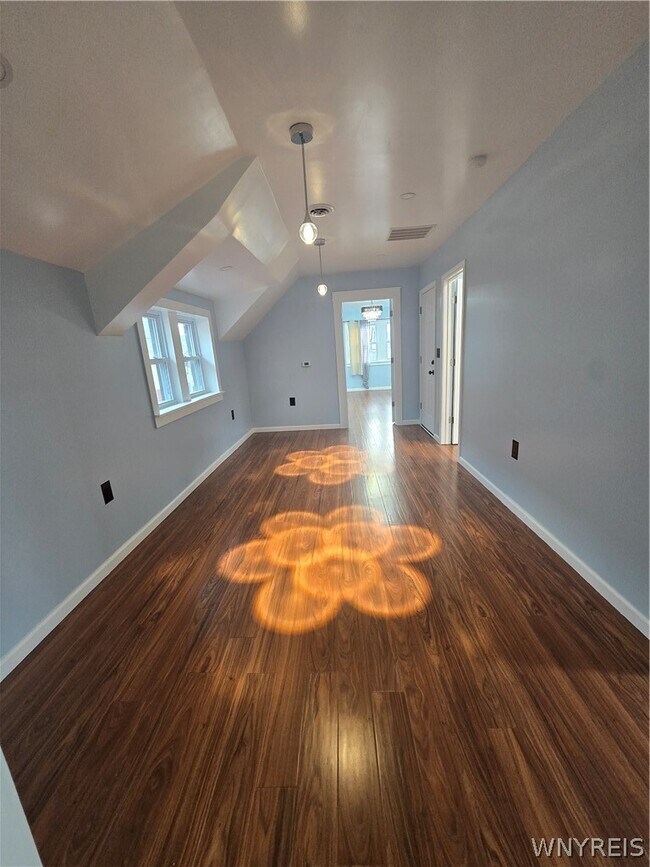 Building Photo - 517 Goodyear Ave