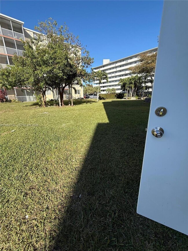 Building Photo - 1710 NE 191st St