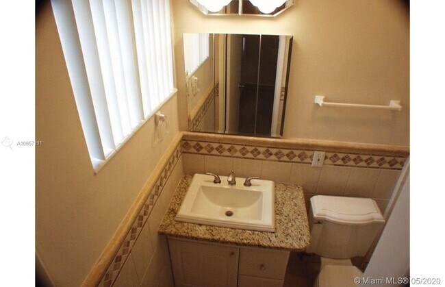 Building Photo - 1017 SW 12th Ct