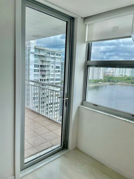 Building Photo - 18041 Biscayne Blvd