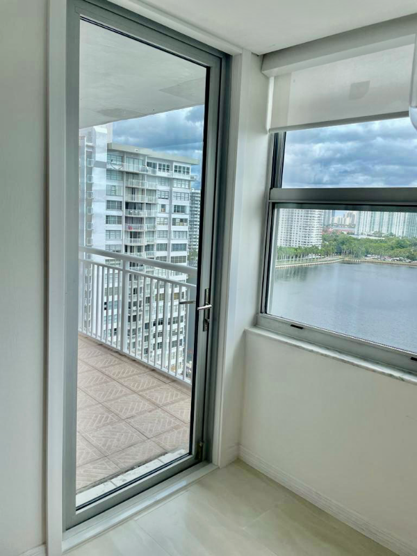Building Photo - 18041 Biscayne Blvd