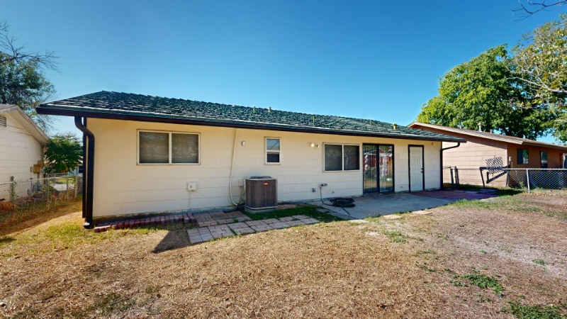 Building Photo - 7323 Glen Arbor Dr