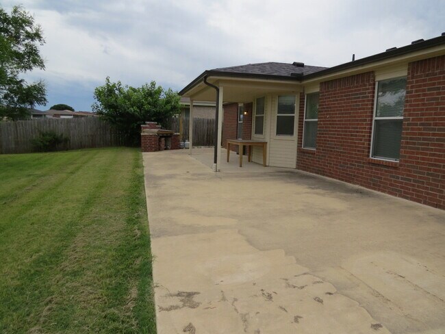 Building Photo - "Spacious 4-Bedroom Retreat with 2 Baths in Prime Killeen Location – 1,590 Sq Ft of Comfort!"