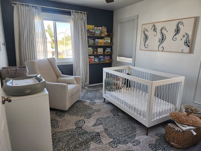 Building Photo - Gorgeous Home with 5 Bedrooms, 3 Baths, So...