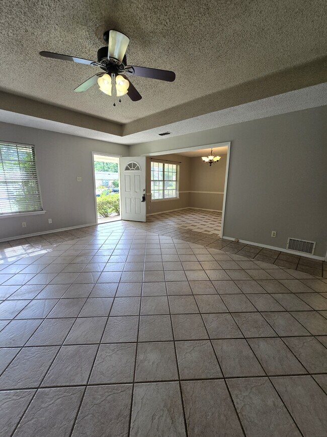 Building Photo - 4624 Leisure Ln