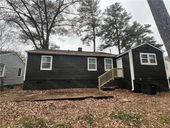 Building Photo - 1860 Broadwell St SW