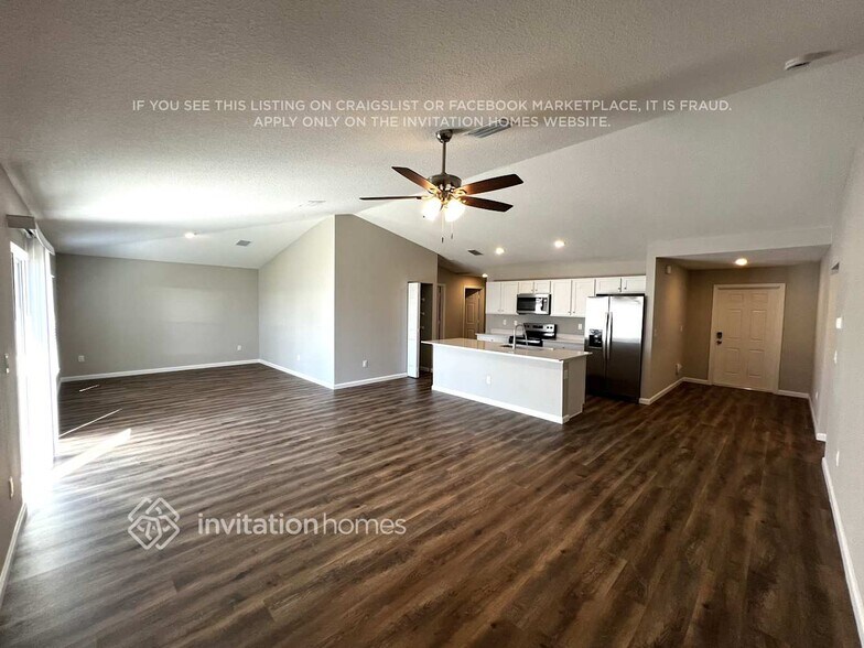 Building Photo - 440 SE Asbury Ln