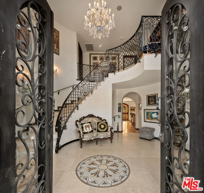 Building Photo - 28305 Via Acero