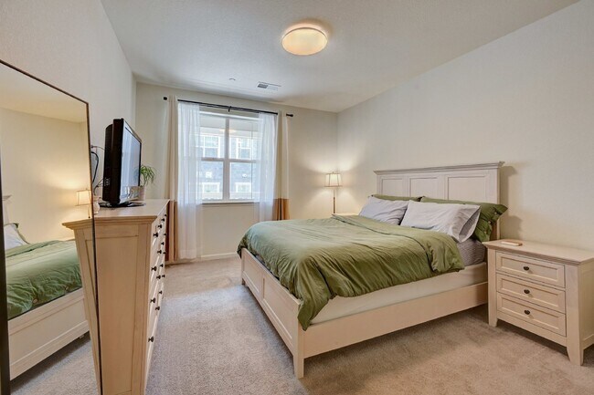 Building Photo - $2,415- 2 Bed, 2 Bath Ground Floor Condo w...