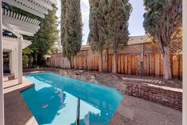 Building Photo - Luxury Custom Home in Folsom with Pool, 3-Car Garage & 4,300+ Sq Ft!