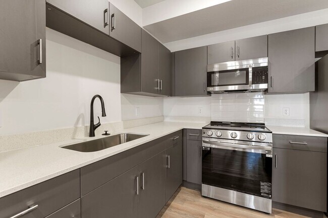 Building Photo - 302 S Divario Cyn Dr