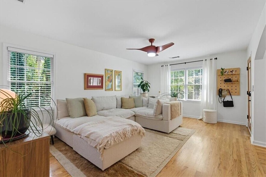 Building Photo - 2238 Ridgedale Rd NE