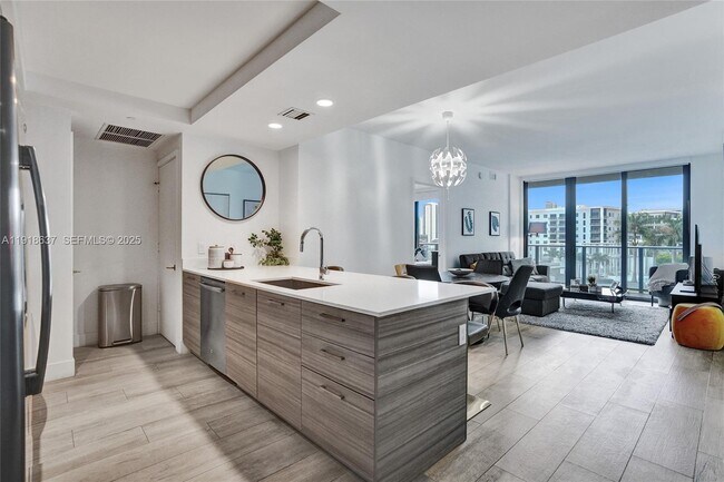 Building Photo - 121 NE 34th St