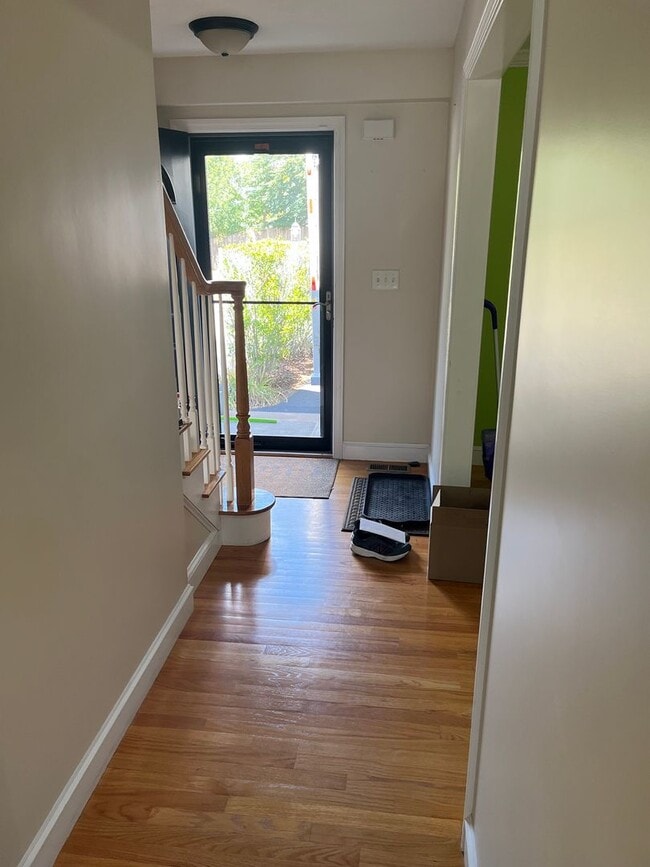 Building Photo - Modern 2Br-1.5Ba Townhouse in East Weymouth