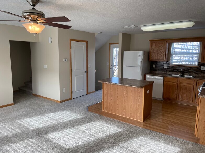 Building Photo - 386 NE Olivewood