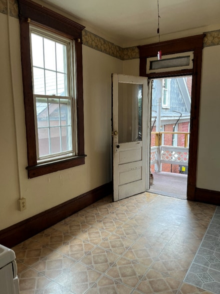 Building Photo - 133 Arch St