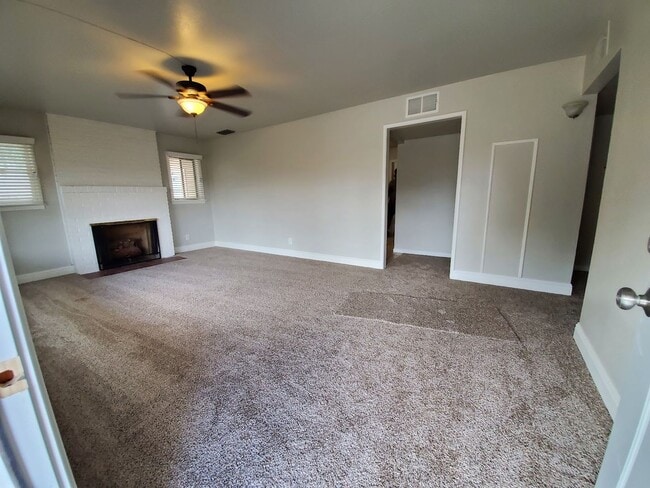 Building Photo - 1415